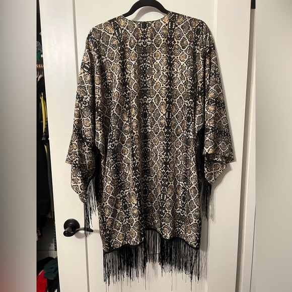 Beautiful Kimono - Picture 3 of 3